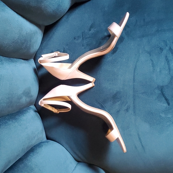 Bandolino Heels - Picture 2 of 9